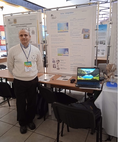 СЕО і стенд проєкту SOLAR INTEGRATION на Sikorsky Challenge у Києві