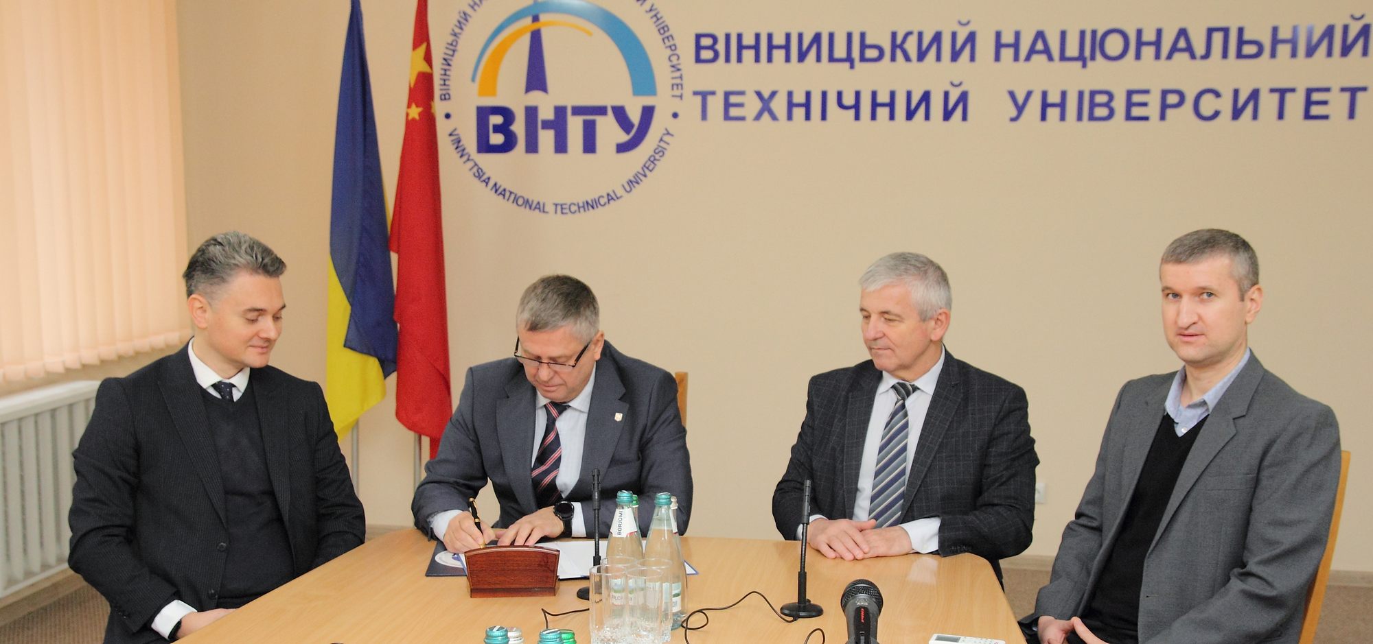 Професійно-технічним інститутом промисловості Гуансі.